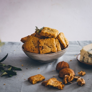  Blue Cheese and Walnut Crackers