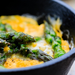 Scrambled eggs with asparagus and snow peas