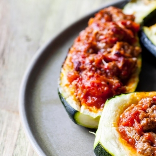 Stuffed courgettes with minced meat and cheese