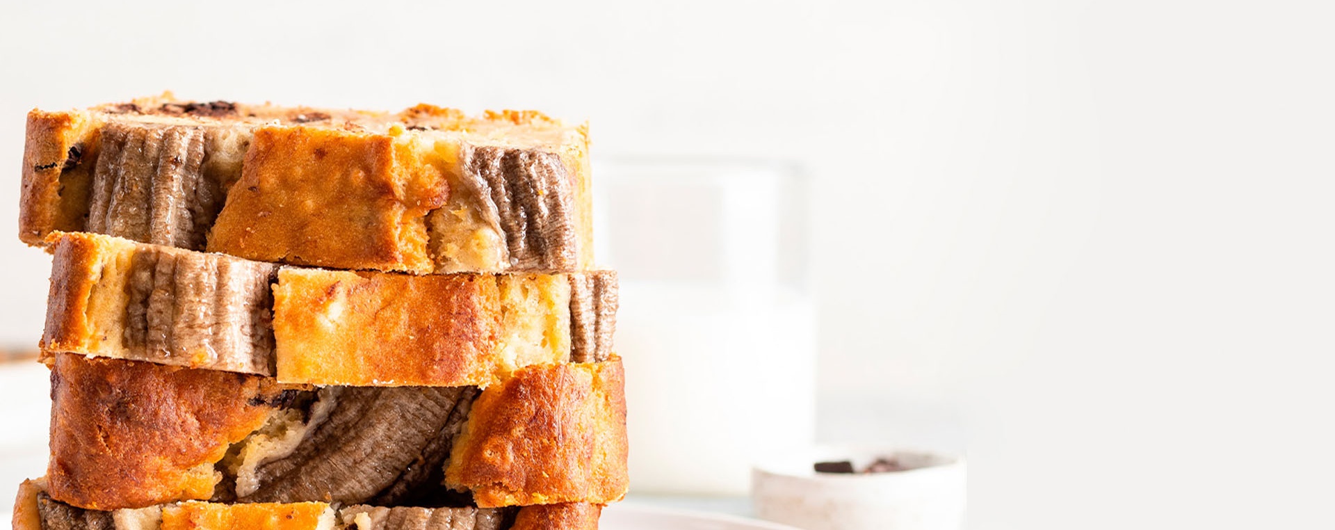 Banana bread with dark chocolate - La Española Olive Oil