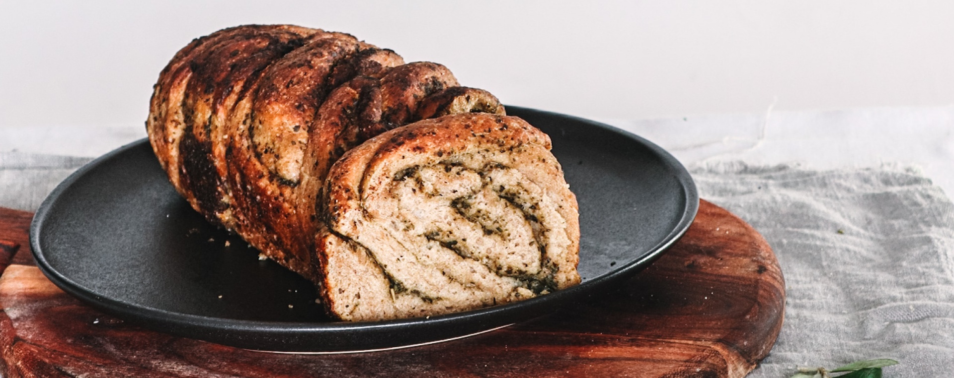 Braided pesto bread - La Española Olive Oil